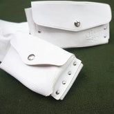 Witte leren ihram opbergriem met metalen studs voor spirituele reis en Hadj en Umrah